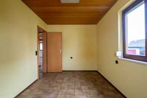 FÜR HOLZLIEBHABER! Freistehendes Einfamilienhaus mit großer Garage und schönem Garten
 – Ravensburg (Kreis) – Vorschaubild 23