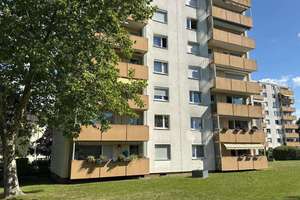 Helle 3 Zi.-Wohnung mit Balkon (Westausrichtung) - in gepflegter Wohnanlage – Zelterstraße 13, 55246 Mainz-Kostheim, Wiesbaden – Vorschaubild 1