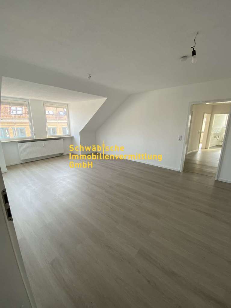 Immobilie in Markgröningen - Zentrale 3-Zi.-DG-Wohnung in Markgröningen | modernisiert & lichtdurchflutet - Bild 1