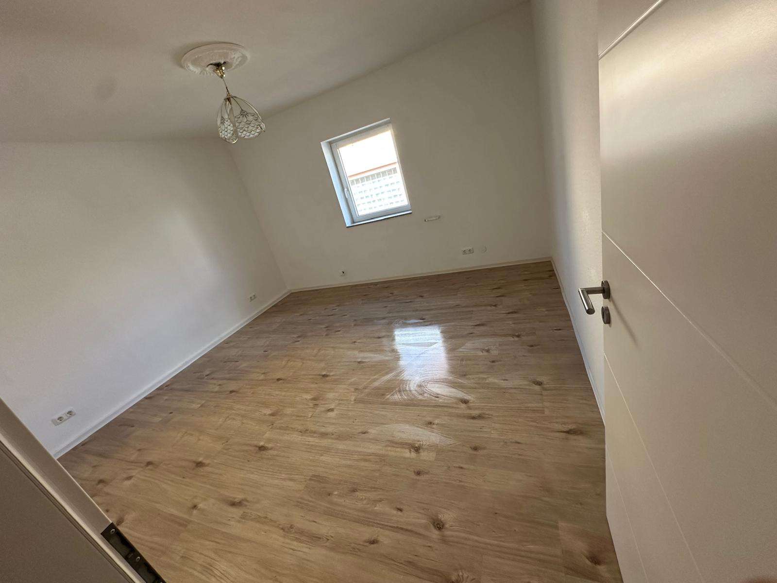 Immobilie in Haibach - Provisionsfrei! Stilvolles, geräumiges und saniertes 10,5-Zimmer-Haus in Haibach - Bild 3