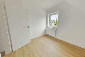 RESERVIERT: Ruhiges Wohnen in frisch renoviertem Einfamilienhaus – Albert-Pfitzer-Str. 65, 27580 Lehe, Bremerhaven – Vorschaubild 11
