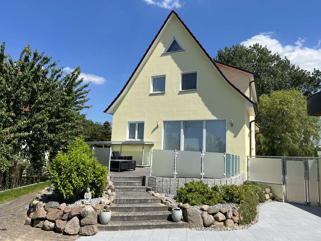 Immobilie in Lambrechtshagen - Geräumiges Einfamilienhaus mit 5 Zimmern in Rostock-Reutershagen - Bild 1