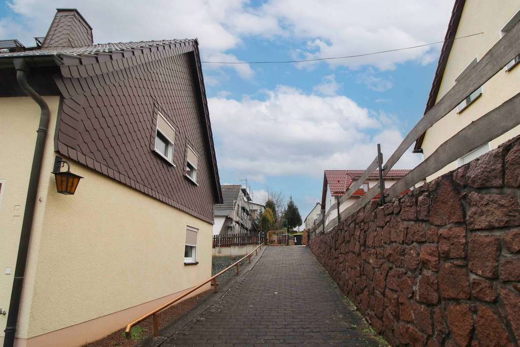 Immobilie in Lunzenau - Tolle Doppelhaushälfte in ruhiger Lage zum Ausbau - Bild 2