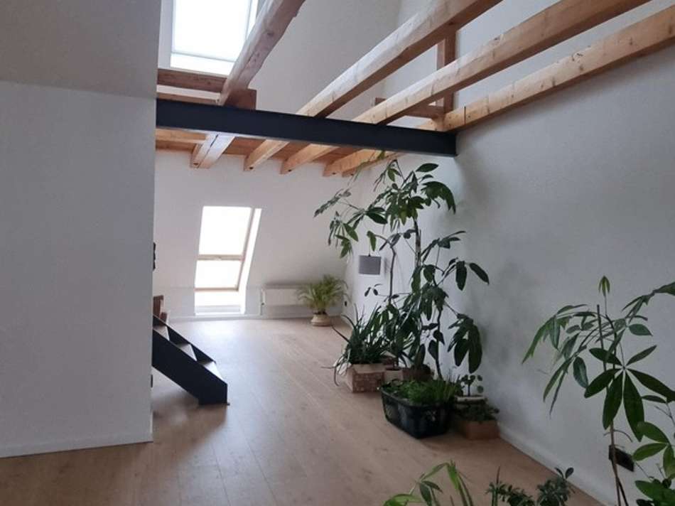 Wohnzimmer mit Cabrio Fenster