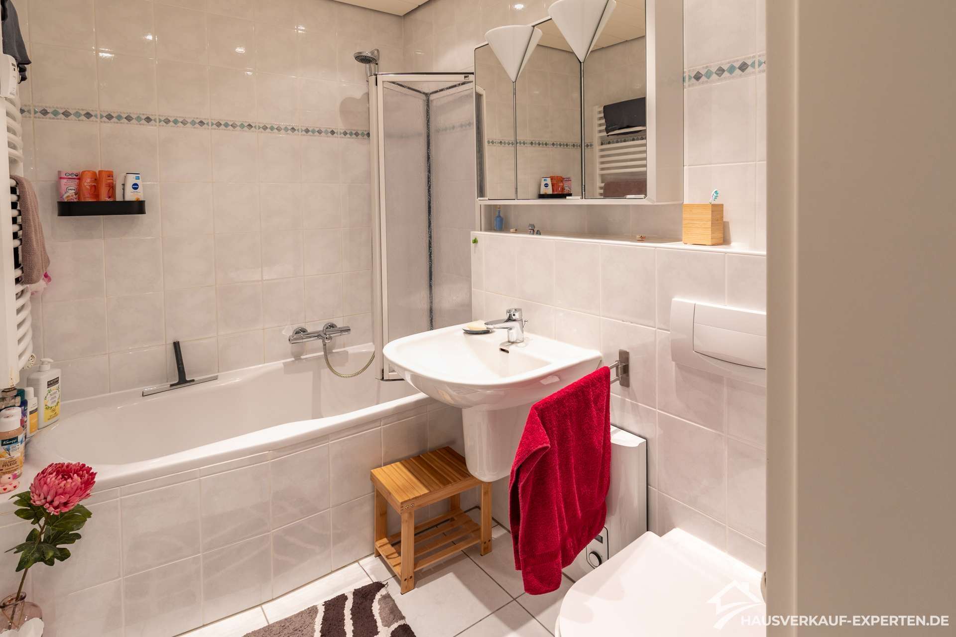 Immobilie in Voerde (Niederrhein) - Helle Räume, grüne Weite – Stilvolle Eigentumswohnung mit Balkon und Garage - Bild 2