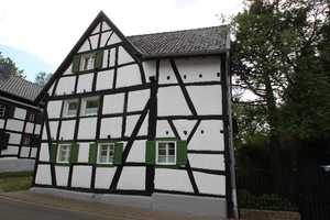 Umfangreich saniertes Fachwerkhaus/Bauernhaus mit kleiner Hofanlage Wohlfühlatmosphäre für Liebhaber – Euskirchen (Kreis) – Vorschaubild 2