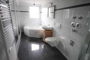 3-Zi DG-Wohnung im kernsanierten MFH in Barmen mit Balkon, Bad mit Badewanne und Dusche – Gernotstr. 51, 42275 Oberbarmen, Wuppertal – Vorschaubild 3