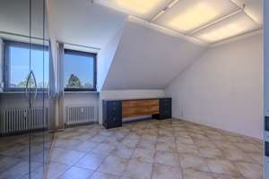 Individuelle, großzügige 5-Zimmer-Dachterrassenwohnung mit Kamin nahe Westpark- mit Potenzial! – Die vollständige Adresse der Immobilie erhältst du vom Anbieter., 80686 Land in Sonne, München – Vorschaubild 9