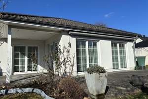 Neuwertiger Walmdachbungalow mit Apartment und Doppelgarage in Mudersbach  – Die vollständige Adresse der Immobilie erhältst du vom Anbieter., 57555 Mudersbach – Vorschaubild 3