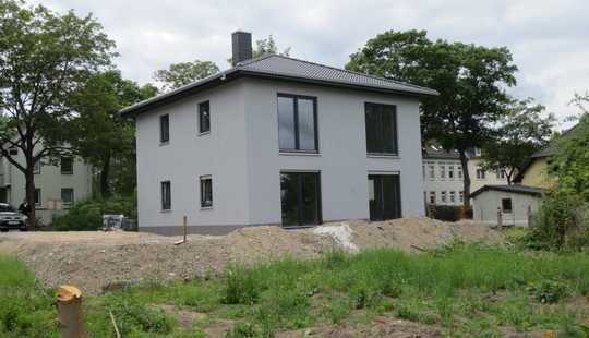 Bild von Stadtvilla – 5 Zi. – Ton-Dachziegel, L-W-Wärmepumpe, FBHz., freie Grundriss-Plan., etc., Grdst. inkl