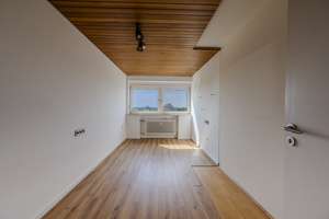 Ganz oben wohnen: Bezugsfreie 3-Zi-Eckwohnung mit Westloggia, Tageslichtbad und Weitblick – Die vollständige Adresse der Immobilie erhältst du vom Anbieter., 80935 Lerchenau-Ost, München – Vorschaubild 8