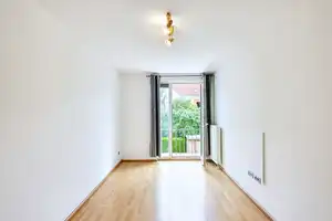 Fernwärme mit Energiekennwert "C"! Endreihenhaus mit ca. 197 m² Wohn- und Nutzfläche! – Hamburg – Vorschaubild 9