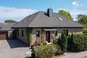 Großzügiges Ein-/Zweifamilienhaus , energetisch saniert, ebenerdig bewohnbar und tolle Ausstattung – Aurich (Kreis) – Vorschaubild 1