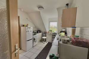 Ruhig wohnen, sicher investieren: 4-Zimmer-Dachgeschosswohnung mit Potenzial – Die vollständige Adresse der Immobilie erhältst du vom Anbieter., 34613 Schwalmstadt – Vorschaubild 4