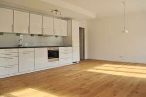 E & Co. - Loftige und exklusive 2-Zimmer EG-Wohnung mit hochwertiger Einbauküche und Süd-Terrasse – Die vollständige Adresse der Immobilie erhältst du vom Anbieter., 81927 Englschalking, München – Vorschaubild 3