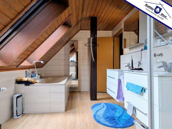 Immobilie in Walsrode - Historischer Charme trifft modernen Wohnkomfort: Großzügiges Anwesen mit Biotop, Stall und Scheune - Bild 3