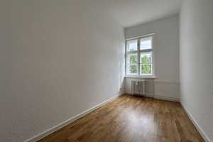 Ruhige 2-Zi-Wohnung mit neuer Einbauküche – Lindhorstweg 38, 12487 Berlin – Vorschaubild 2