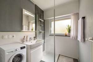 Gartenfeeling und Pool: Moderne und helle 2,5-Zimmer-Wohnung mit Südterrasse und Balkon – Die vollständige Adresse der Immobilie erhältst du vom Anbieter., 81929 Johanneskirchen, München – Vorschaubild 9