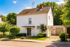 Waldseite Kantorie! Sanierungsbedürftiges, ausbaufähiges Zuhause mit Garten & Garage in Stadtwald