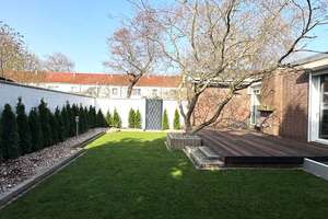 Exklusive Doppelhaushälfte an der Grenze zu Düsseldorf-Urdenbach