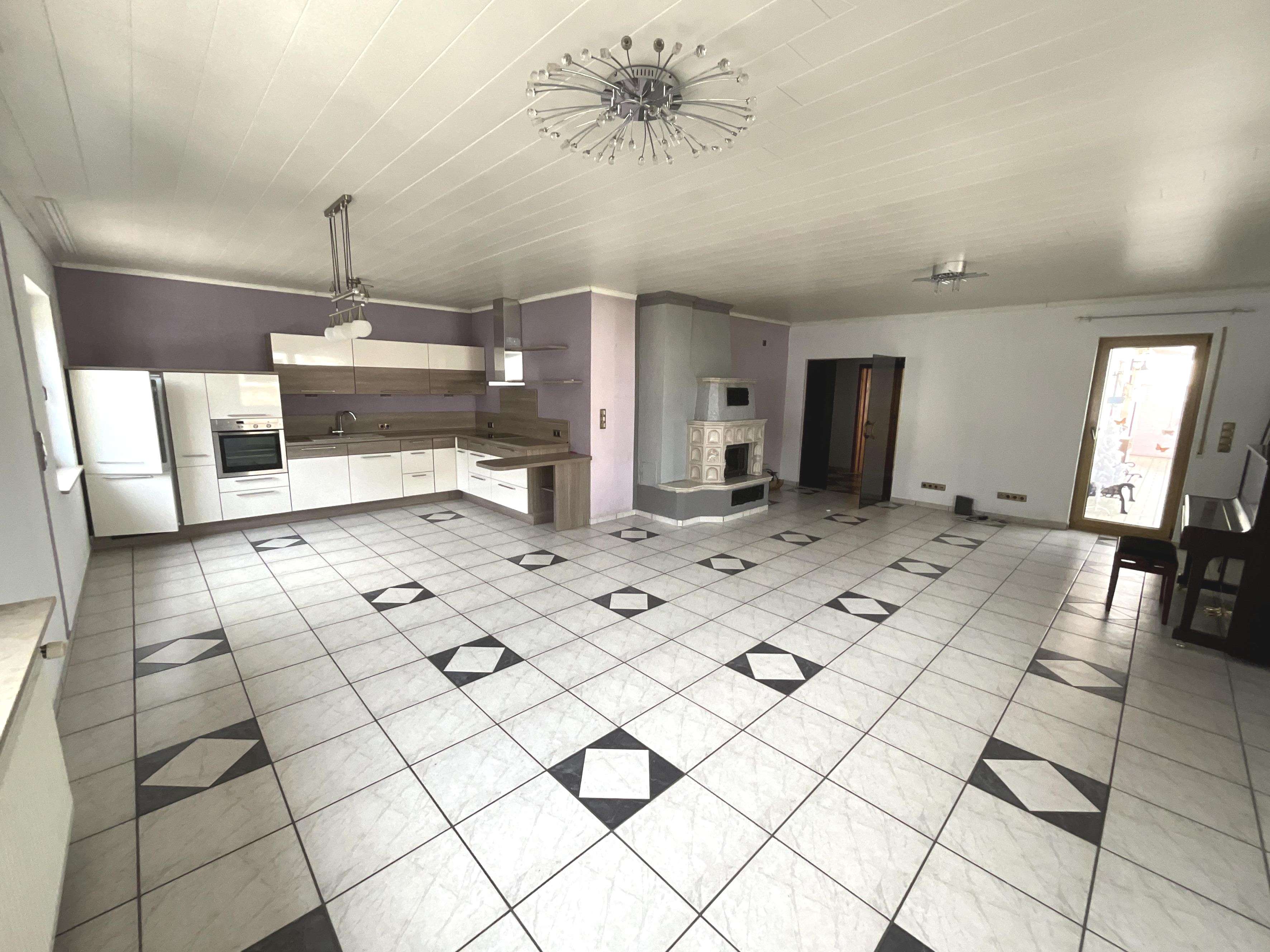 Immobilie in Andernach - Hier können Sie sofort einziehen. Inclusive Einbauküche, Kamin & Balkon. - Bild 4