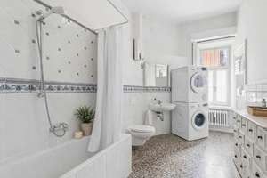 Architektonisches Highlight - luxuriöse Altbauwohnung im Herzen von Augsburg – Die vollständige Adresse der Immobilie erhältst du vom Anbieter., 86150 Bahnhofs-, Bismarckviertel, Augsburg – Vorschaubild 15