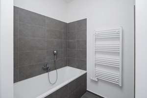 Live the Spring Lifestyle – Modernes 2-Zimmer-Apartment mit Loggia im Herzen Berlins – Lisa-Fittko-Straße 11, 10557 Moabit, Berlin – Vorschaubild 12