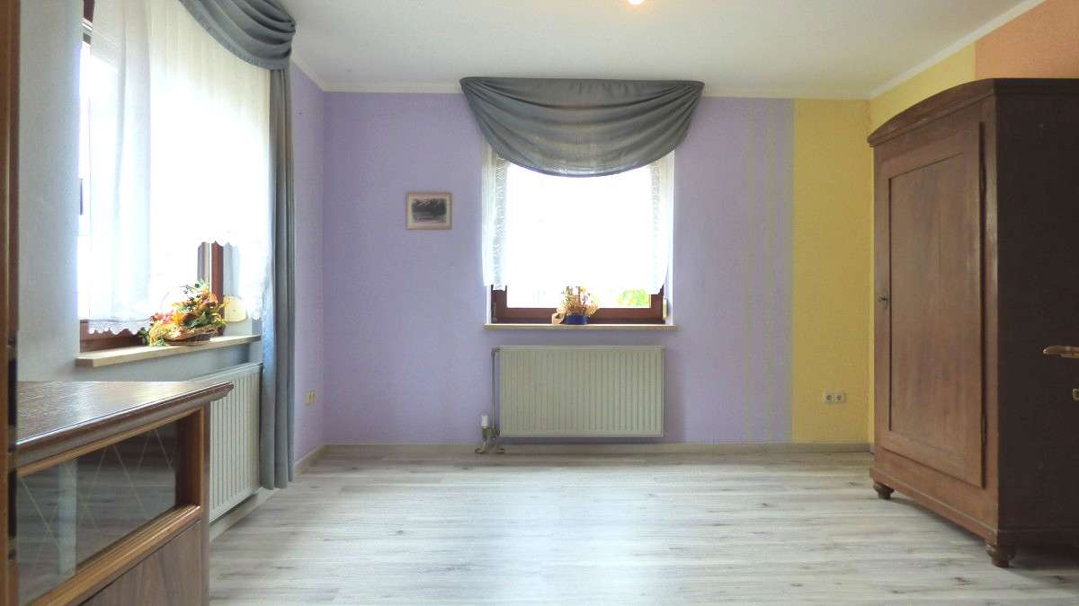 Immobilie in Pleinfeld - Außergewöhnliches Anwesen mit Bauplatz - Bild 2