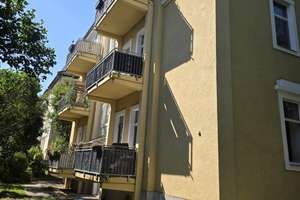 Komfortables Wohnen mit großem Balkon und separater Küche in ruhiger, grüner Lage. – Die vollständige Adresse der Immobilie erhältst du vom Anbieter., 1159 Naußlitz, Dresden – Vorschaubild 4