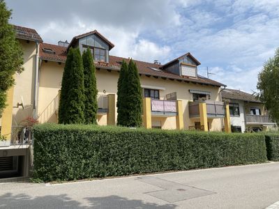 Helle 2–Zimmer–Wohnung mit 2 Stellplätzen in sonniger Südwestlage – Beratzhausen