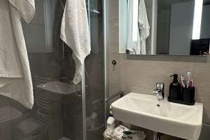 Zuhause mit einem Zimmer in zentraler Lage von Düsseldorf – 40210 Stadtmitte, Düsseldorf – Vorschaubild 2