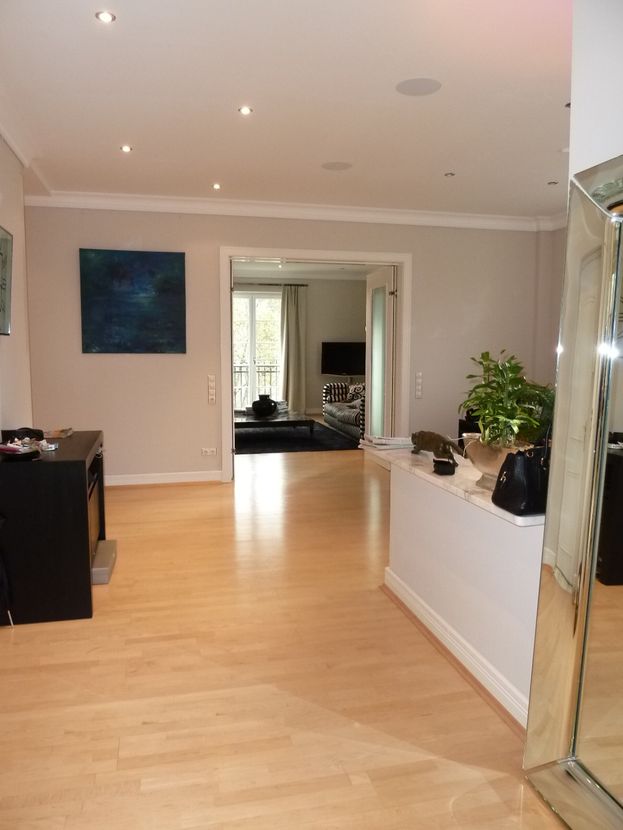 Traumhafte Altbauwohnung zwischen Palmengarten und "Alte Oper"..V-E-R-M-I-E-T-E-T... image