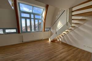 Lichtdurchflutete Maisonette-Wohnung mit kleinem Balkon