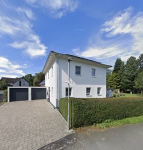 Modernes energieeffizientes Einfamilienhaus mit Doppelgarage und Traum-Grundstück