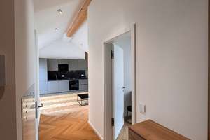 Aussergewöhnlicher Erstbezug: vollmöbliertes 2-Zimmer-Loft mit Terrasse über den Dächern Münchens