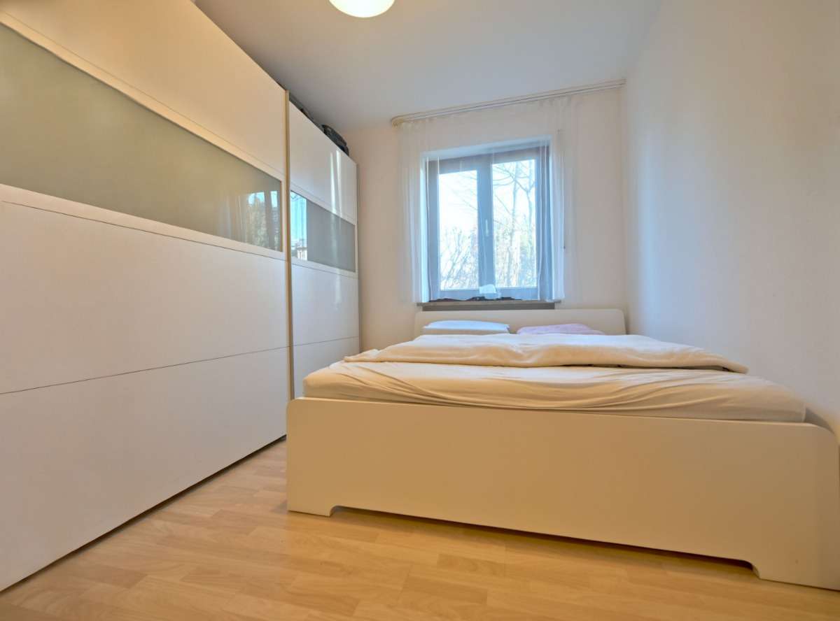 Immobilie in Poing - Ideal geschnittene 3 Zi. Terrassenwohnung mit kleinen Garten - Bild 3