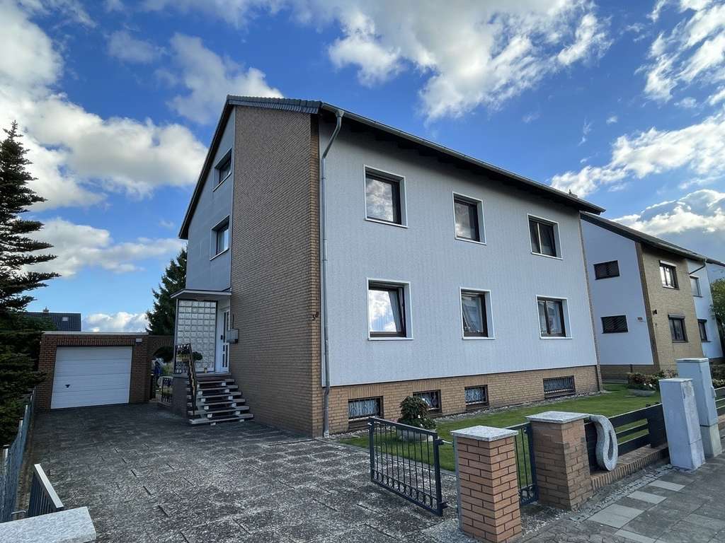 Immobilie in Sehnde - Großzügiges Ein- bis Zweifamilienhaus in guter Lage von Sehnde  - Bild 1