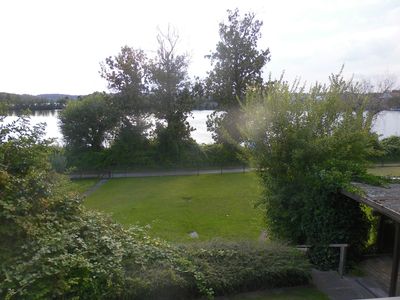 Lebendig wohnen in Ratzeburg: Drei Zimmer mit Balkon und Garten