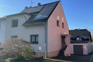 großzügige Doppelhaushälfte mit PV-Anlage, Parkett und  Garagen-/Lageranbau