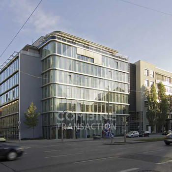 Modernes Bürogebäude mit optimaler Anbindung. combine Transaction