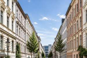 Exklusive Design-Dachgeschosswohnung - 2 Zimmer - in Toplage von Berlin-Mitte – Die vollständige Adresse der Immobilie erhältst du vom Anbieter., 10115 Mitte (Ortsteil), Berlin – Vorschaubild 1