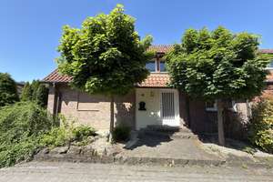 Wohnen in ruhiger Sackgassenlage mit schönem Garten, Garage und Keller