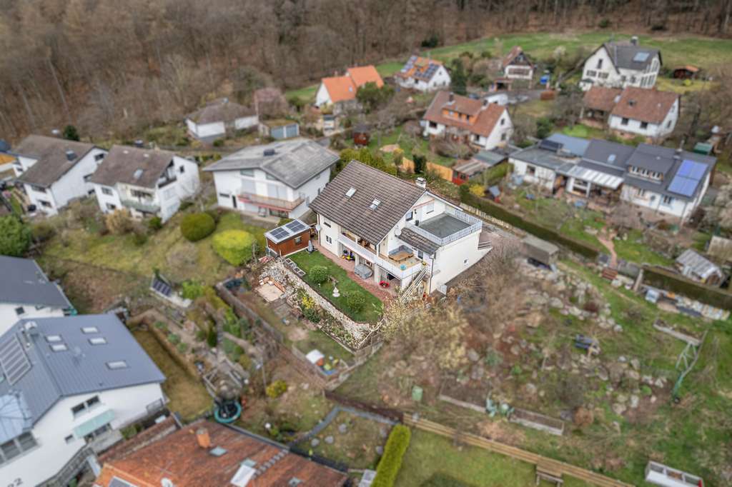 Immobilie in Heiligkreuzsteinach - Kernsanierte 4-Zimmer-Souterrain-Wohnung mit Südgarten, Terrasse und separatem Eingang - Bild 3