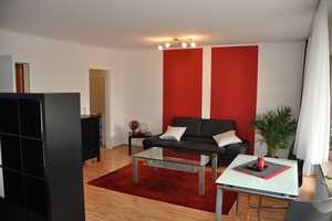 Geschmackvolle, modernisierte 1-Zimmer-Hochparterre-Wohnung mit Einbauküche in Bonn – Frankenweg 26 / 26a, 53225 Bonn – Vorschaubild 1