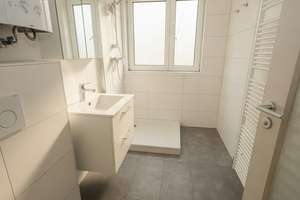Stuttgart-Mitte: Attraktive, hochwertig renovierte Wohnung – 70176 Rosenberg, Stuttgart – Vorschaubild 2