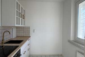 Single-Apartment mit EBK, tollem Balkon und Wannenbad - nur für EINE Person! – Stendaler Straße 45, 12627 Hellersdorf, Berlin – Vorschaubild 3