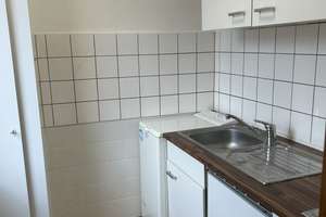 Citynah wohnen. 1 Zi., Küche inkl. EBK, Wannenbad und Balkon.
