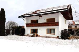 Ländlich, sonnig und ruhig! Gepflegte 2,5-Zimmer-Wohnung mit Südbalkon