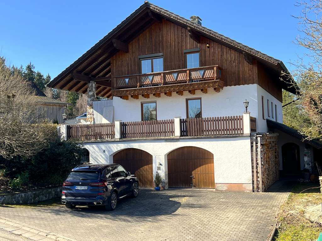 Immobilie in Vilsbiburg - Idyllisches Einfamilienhaus mit Einliegerwohnung auf dem Land nahe Vilsbiburg - Bild 0