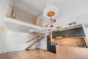 Stilvolle Galeriewohnung mit Westbalkon – 4,8 % Rendite oder kurzfr. Selbstnutzung